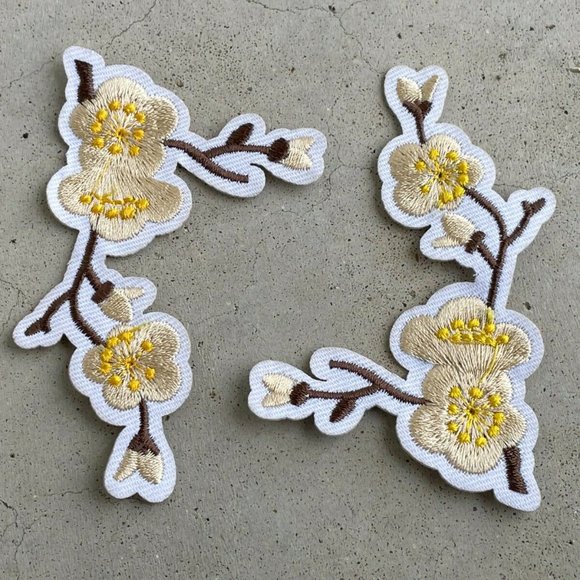 Embroidery Patches Iron On Applique Craft Clothes Flower Patches Lot of 2 - Picture 2 of 9